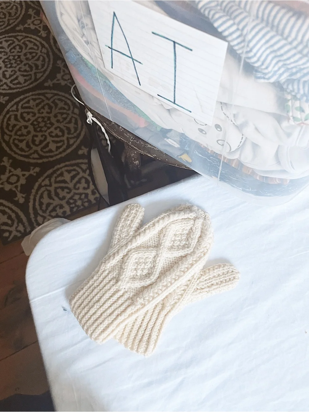 VINTAGE Handmade Wool Mittens Kids Aran Cable Irish Knit Scandi White Winter